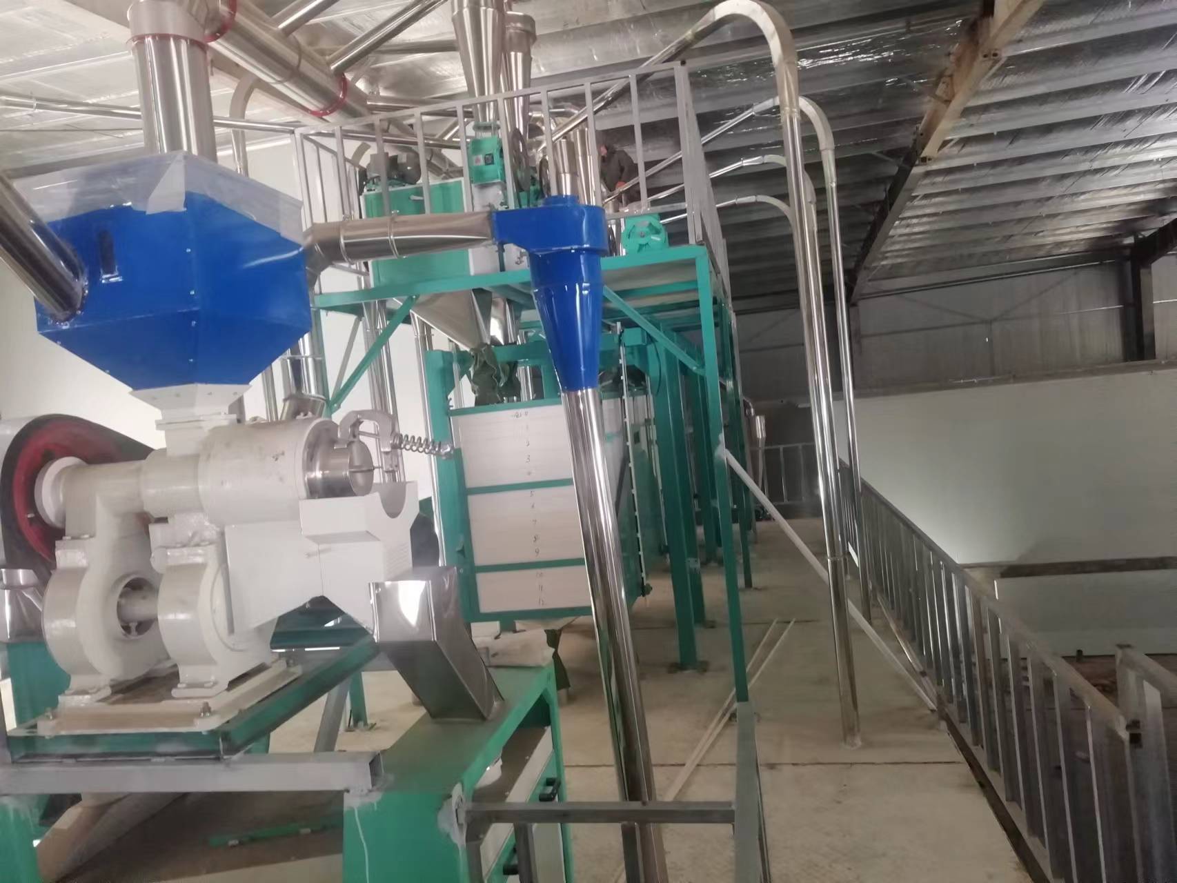 河南鶴壁市?？h六加二石磨面粉機