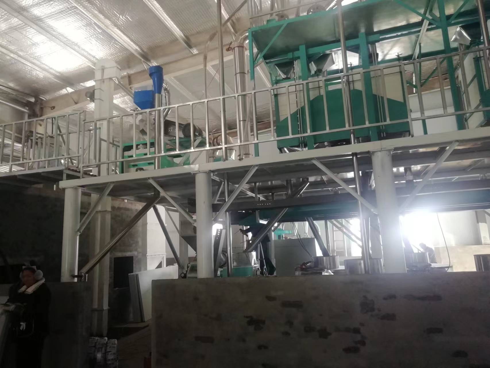 河南鶴壁市?？h六加二石磨面粉機(jī)