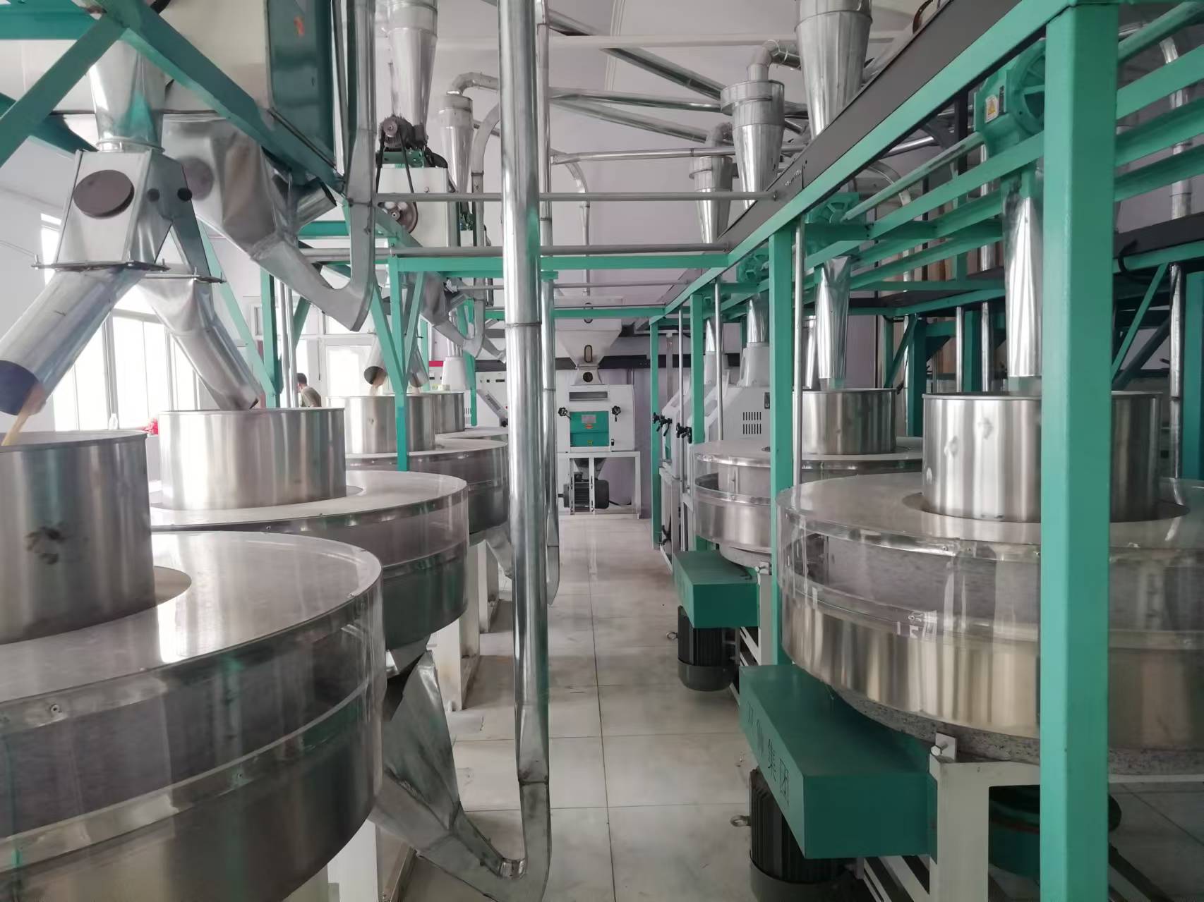 河北省黃驊市石磨面粉機(jī)生產(chǎn)線，日處理小麥30噸